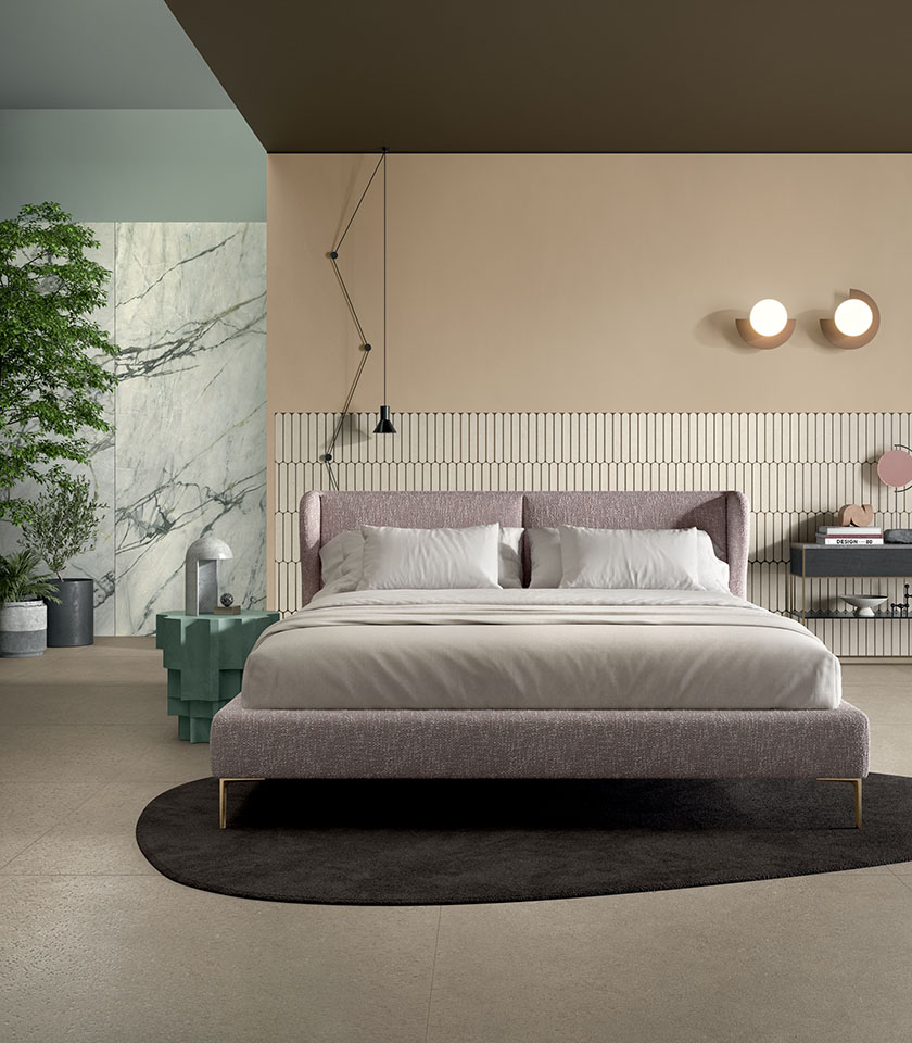 Intense Toffee verleiht dem Schlafzimmer mit einer warmen, raffinierten Keramikoberfläche eine elegante, sanfte und moderne Atmosphäre.
