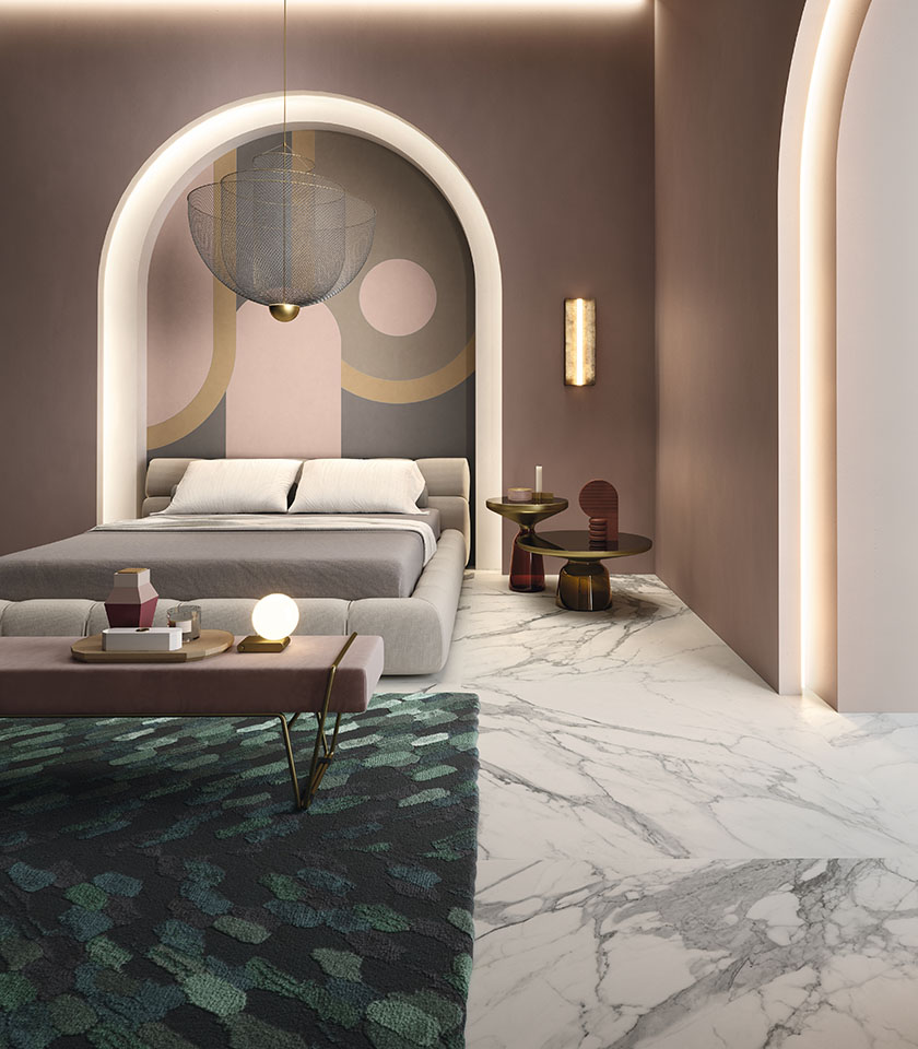 Noblesse Pure Statuario verleiht dem Schlafzimmer eine helle, anspruchsvolle Eleganz mit Marmoroptik, die den Raum natürlich und raffiniert aufwertet.