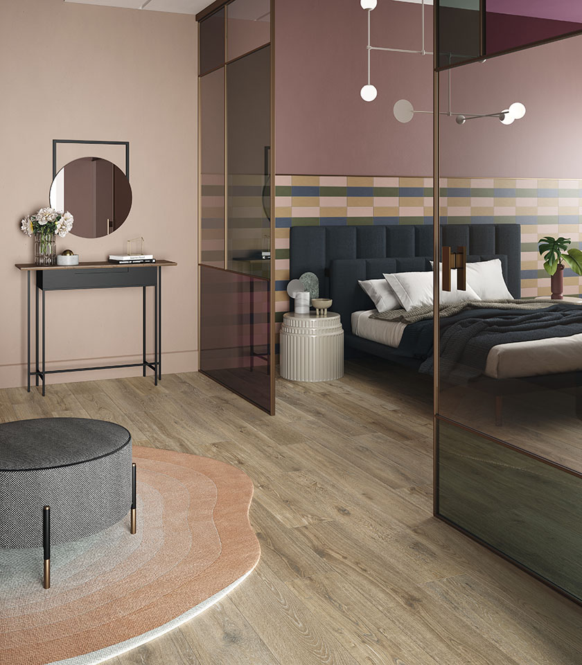 Bio Attitude Barrel bringt die Wärme von Keramik in Holzoptik ins Schlafzimmer und verbindet sie mit den sanften Farbtönen von Pigmenti zu einem einladenden, modernen Ambiente.