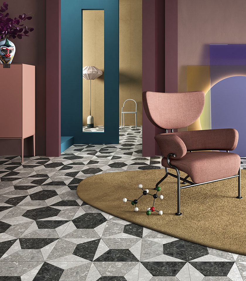 Sidestone Mosaic Omega verleiht dem Wohnbereich einen markanten grafischen Charakter, mit geometrischen Steinoptiken im Zusammenspiel mit den warmen, raffinierten Tönen von Pigmenti Harvest.