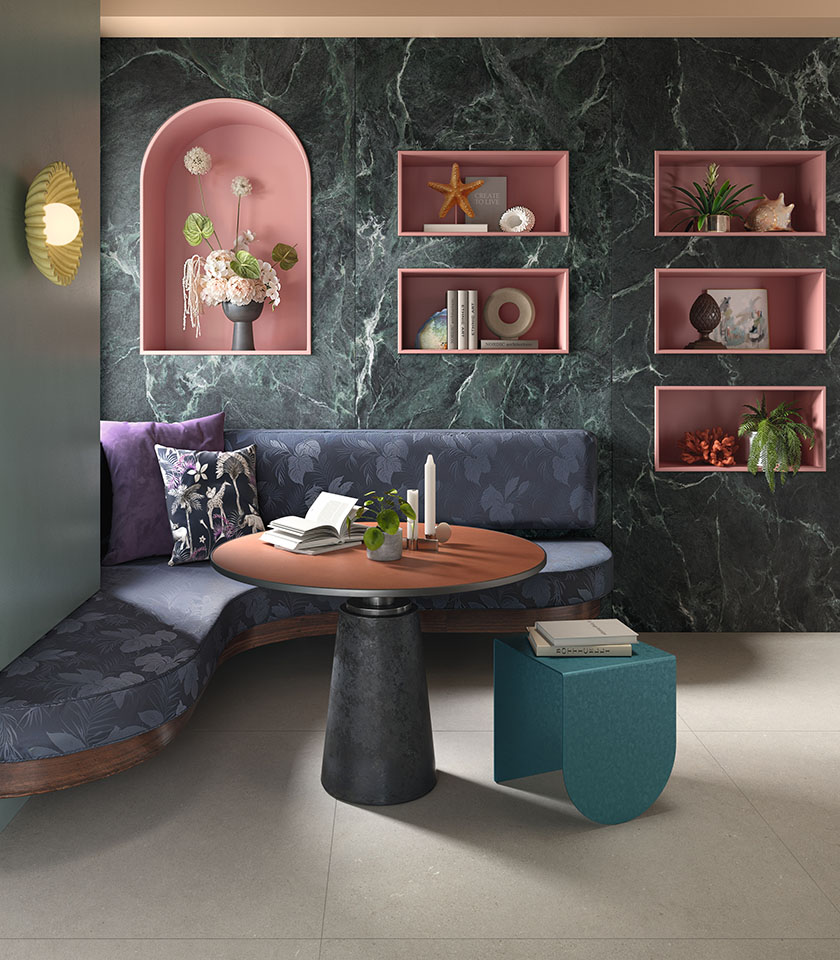 Entdecken Sie, wie sich Steinoptik-Oberflächen, neutrale Farbtöne und markante Farbakzente von Lea Ceramiche zu raffinierten, originellen und charaktervollen Innenräumen kombinieren lassen.
