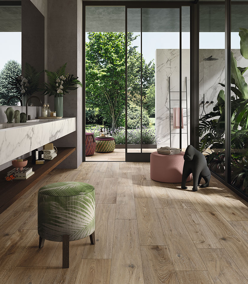 Entdecke ein modernes Badezimmer mit Holzoptik, Marmoroptik und natürlichen Details für eine elegante, helle und entspannende Atmosphäre.
